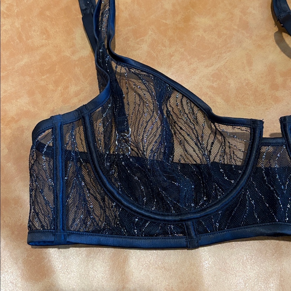 Women’s Secret Elegant Black Lace Bra - Size 36B - Picture 5 of 5